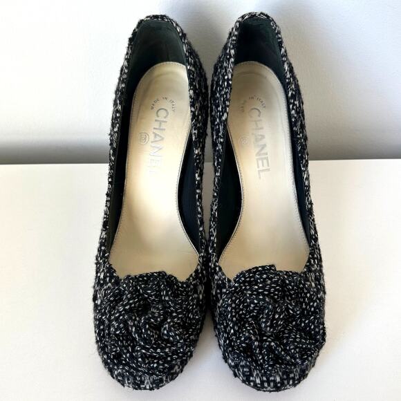 CHANEL Classic Tweed CC Camellia Flower Heel Pumps Black White IT 38.5 - Picture 4 of 10